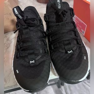 Nike Free Metcon 5
Women's Workout Shoes